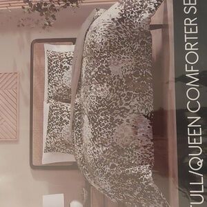 Brand new Comforter set